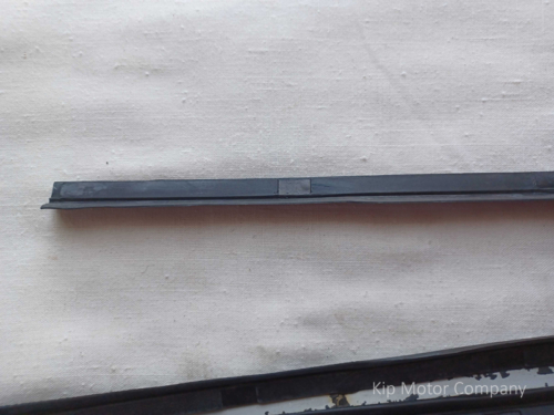 FX4130 Taxi weather strip, door glass, front outer
