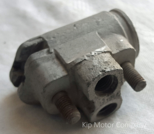Front Wheel CYlinder Right hand - Berkeley MB107/12
